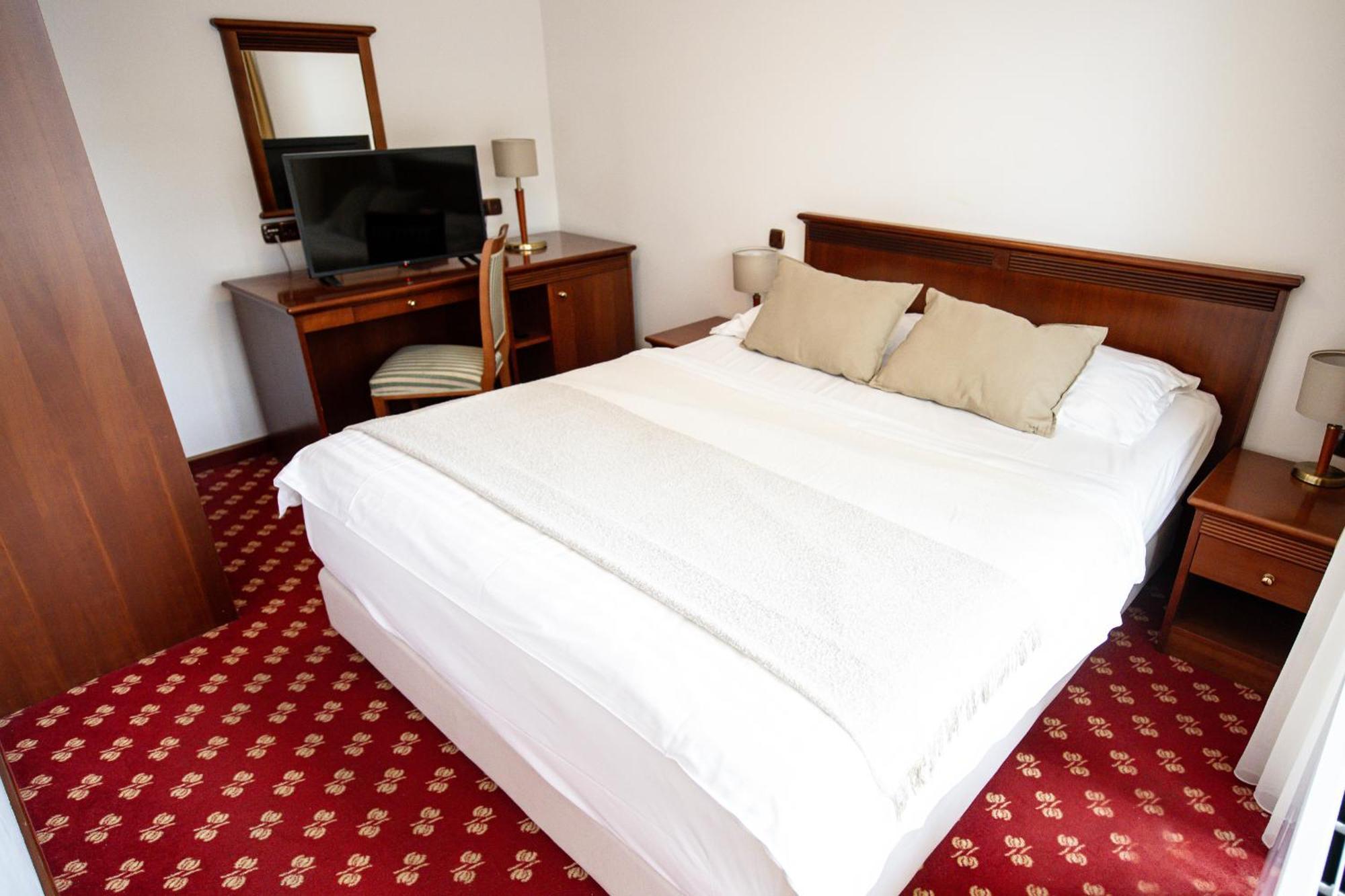 Hotel Zvezda Murska Sobota Dış mekan fotoğraf