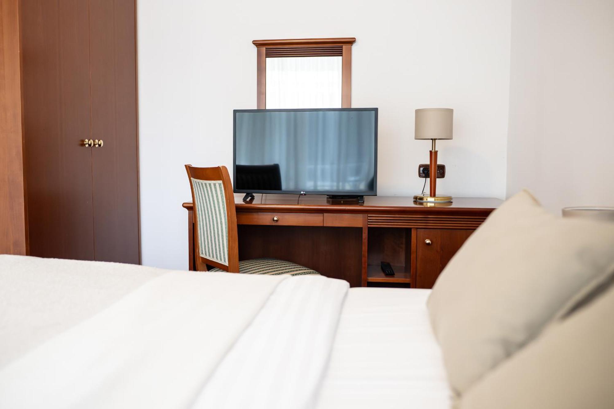 Hotel Zvezda Murska Sobota Dış mekan fotoğraf